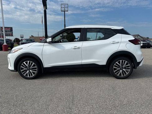 Used 2024 Nissan Kicks SV FWD image 3