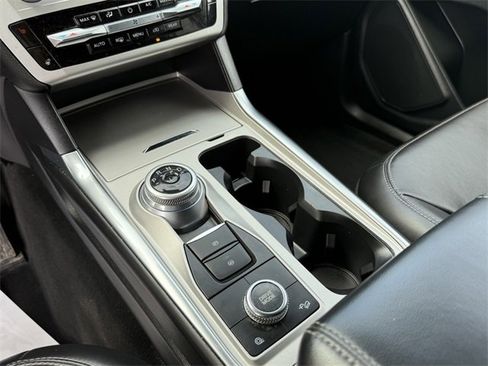 Used 2022 Ford Explorer XLT w/ Equipment Group 202A image 15