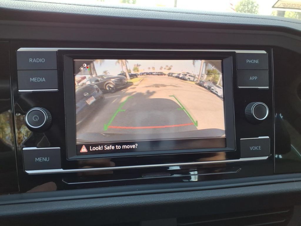 Used 2024 Volkswagen Jetta SE FWD image 17