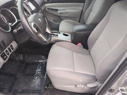 Used 2015 Toyota Tacoma image 16
