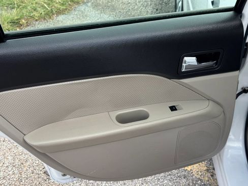 Used 2009 Ford Fusion SEL FWD image 16