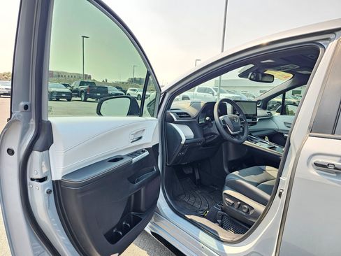 Used 2026 Toyota Sienna XSE AWD/4WD image 17