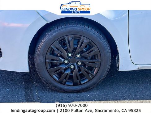Used 2019 Toyota Corolla LE w/ Carpet Mat Package (TMS) FWD image 9