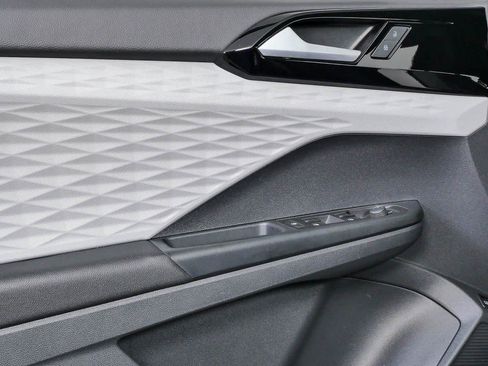 Certified 2023 Volkswagen Taos S FWD image 10