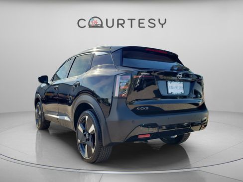 New 2026 Nissan Kicks SR image 2