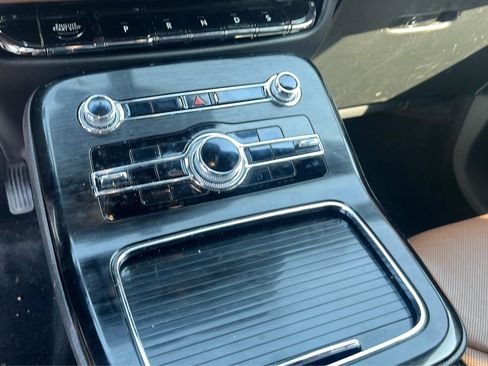 Used 2021 Lincoln Nautilus Reserve FWD image 11