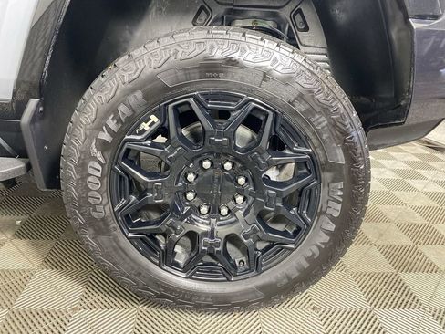 Used 2025 GMC Hummer EV 2X image 35