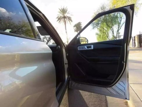 Used 2020 Ford Explorer Limited image 16