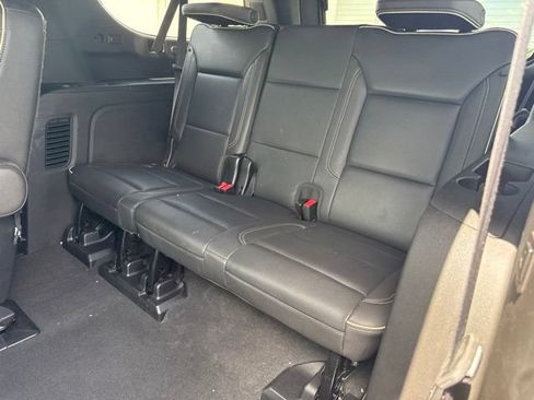 Used 2023 GMC Yukon XL SLT w/ SLT Luxury Package RWD image 4