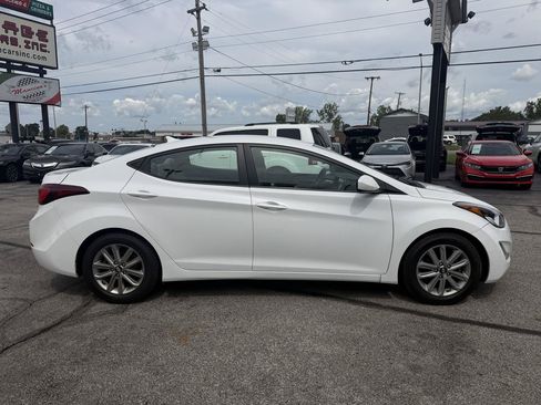Used 2015 Hyundai Elantra SE w/ Option Group 02 FWD image 5