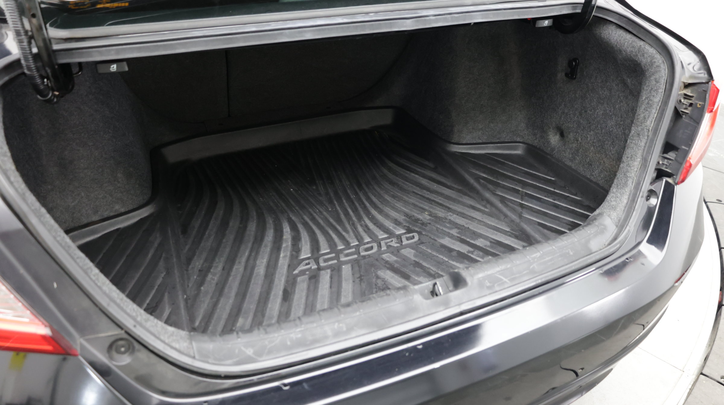 Used 2019 Honda Accord EX image 32