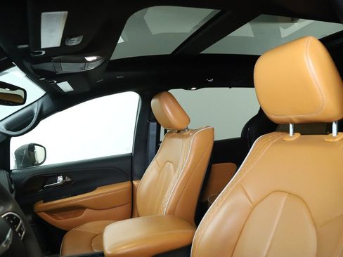 Used 2022 Chrysler Pacifica Pinnacle image 27
