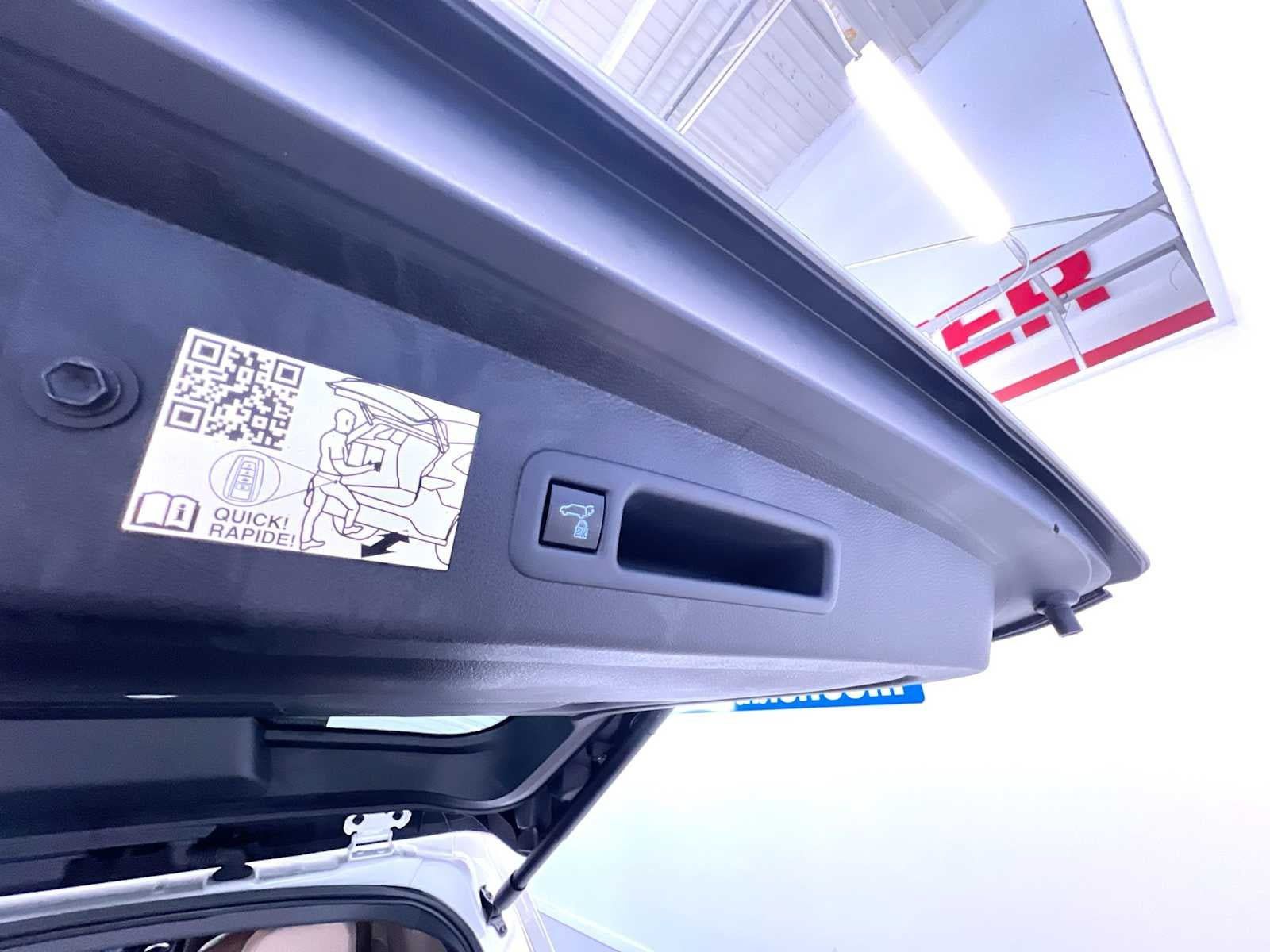 Used 2024 Toyota Sienna XLE FWD image 45