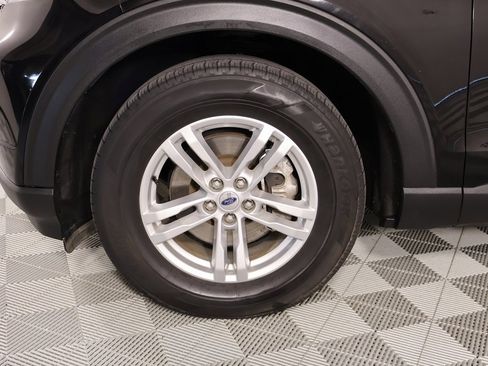 Used 2023 Ford Explorer XLT w/ Equipment Group 202A image 18