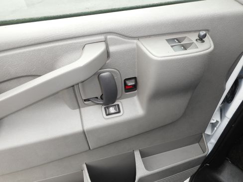 Used 2017 Chevrolet Express 3500 LT w/ LT Preferred Equipment Group image 16