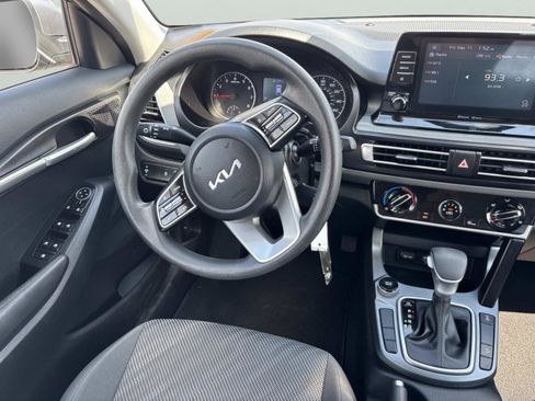 Used 2023 Kia Seltos LX AWD/4WD image 13