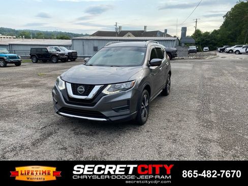 Used 2020 Nissan Rogue SV w/ Premium Package AWD/4WD image 1