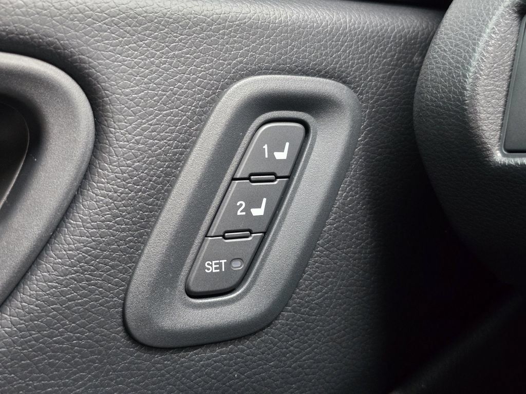 Used 2025 Honda Pilot TrailSport image 34