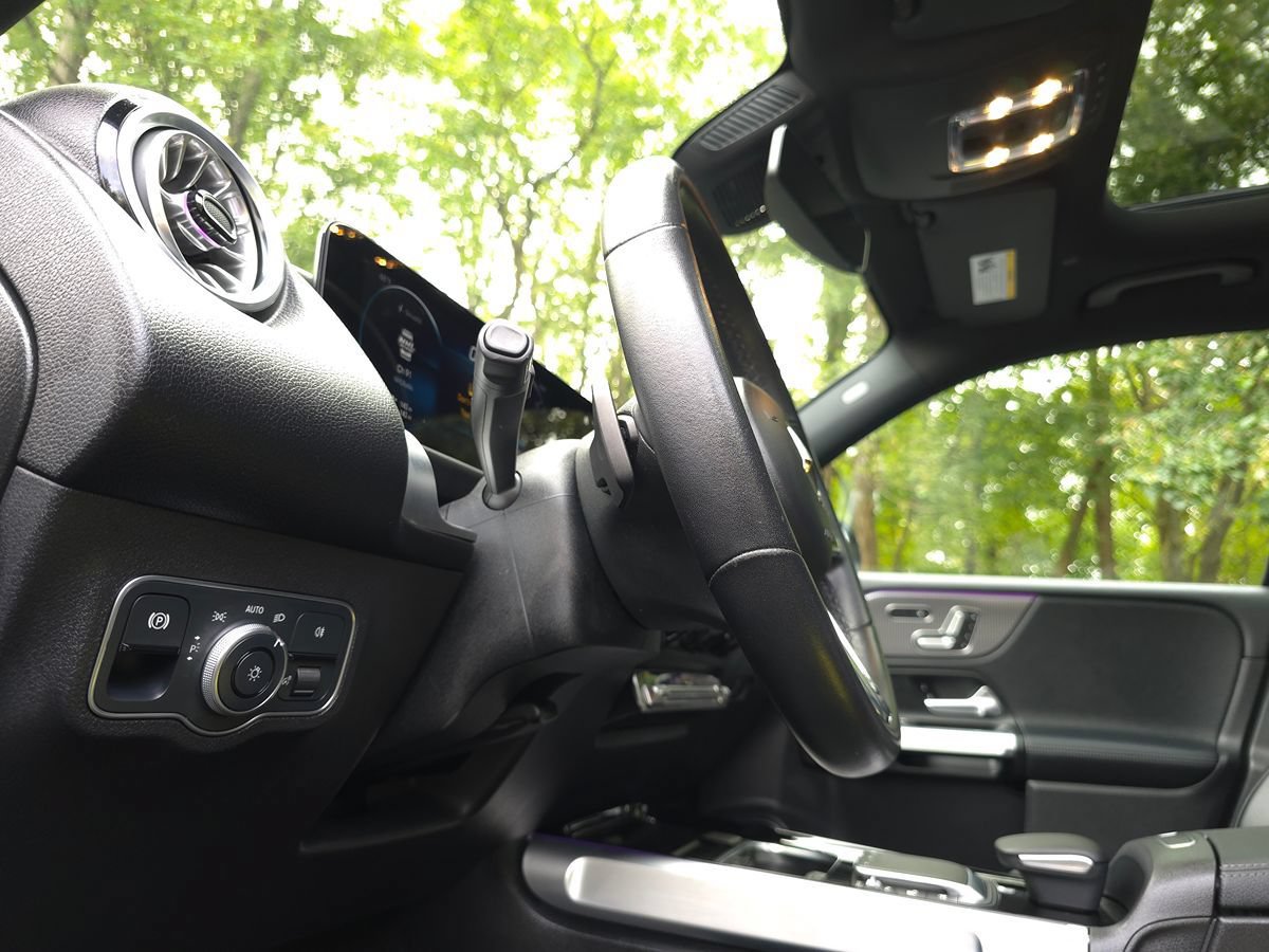 Used 2023 Mercedes-Benz EQB 300 4MATIC w/ Pinnacle Package image 27