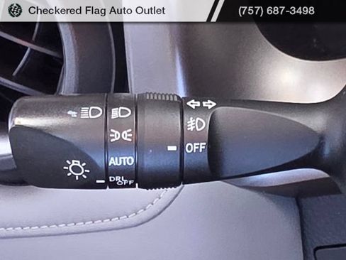 Used 2018 Toyota RAV4 XLE FWD image 30
