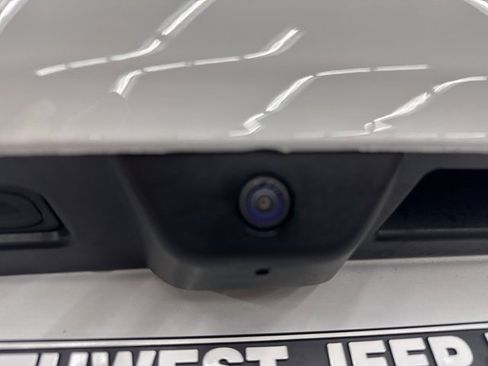 New 2025 Jeep Grand Cherokee L Laredo image 22