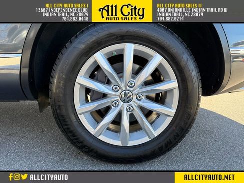 Used 2016 Volkswagen Touareg Sport image 31