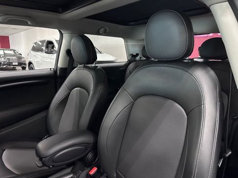 Used 2016 MINI Cooper 2-Door Hardtop image 17