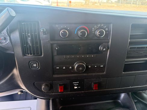 Used 2010 Chevrolet Express 2500 image 16