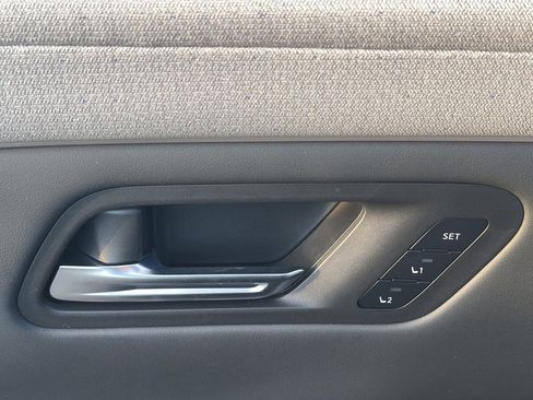 New 2026 Nissan Leaf Platinum+ w/ Cargo Package (Platinum+) image 16