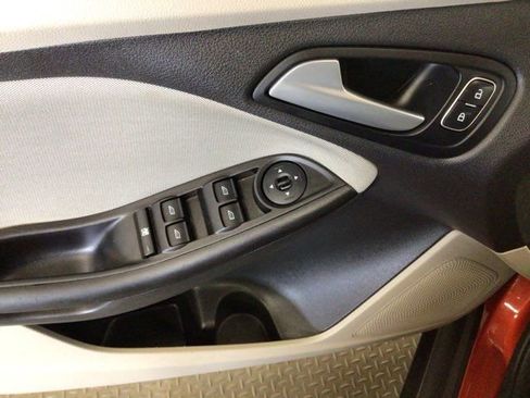 Used 2018 Ford Focus SE image 17