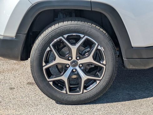Used 2025 Jeep Compass Limited AWD/4WD image 11