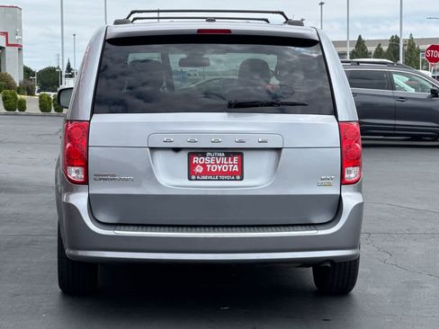 Used 2019 Dodge Grand Caravan SXT FWD image 8