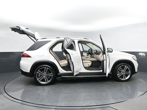 Used 2020 Mercedes-Benz GLE 450 4MATIC w/ MBUX Technology Package image 29