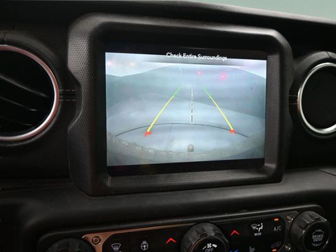 Used 2020 Jeep Wrangler Unlimited Sahara AWD/4WD image 29