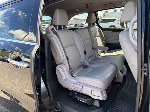 Used 2018 Honda Odyssey Elite image 16