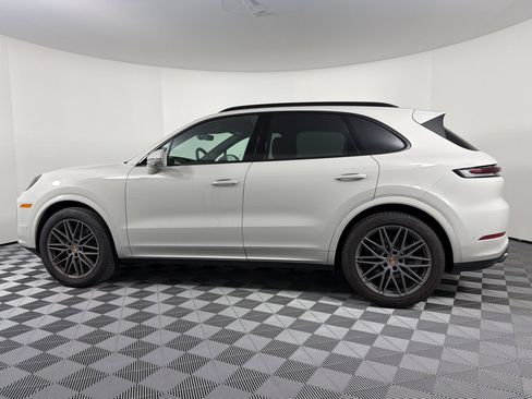 Certified 2026 Porsche Cayenne AWD/4WD image 2