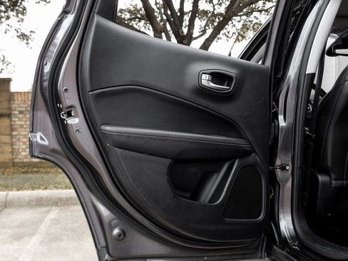 Used 2018 Jeep Compass Latitude image 54