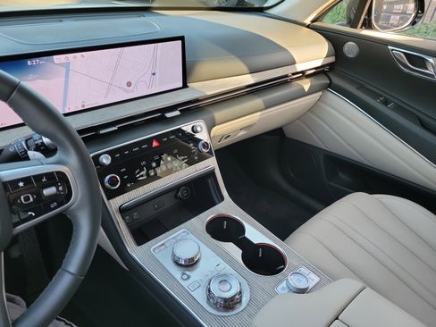 Certified 2025 Genesis GV80 2.5T Select image 15