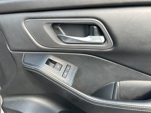 Used 2024 Nissan Rogue SV image 25