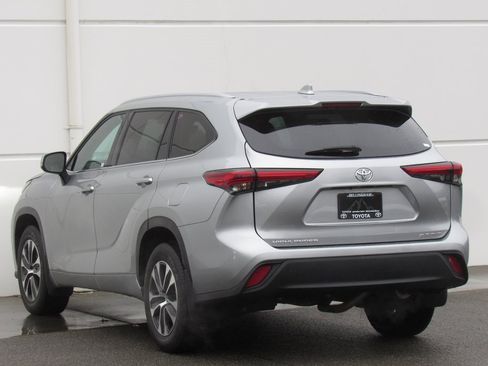 Certified 2022 Toyota Highlander XLE image 5