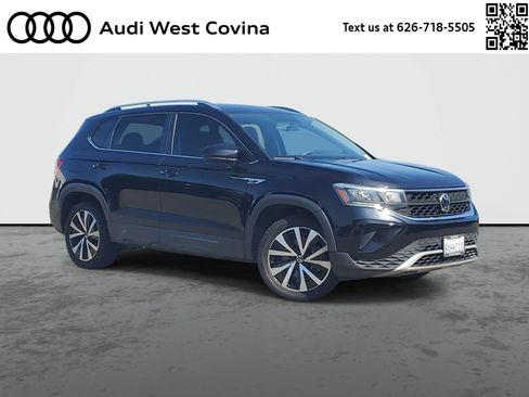 Used 2022 Volkswagen Taos SE FWD image 1