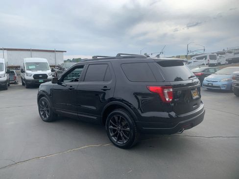 Used 2018 Ford Explorer XLT w/ Equipment Group 202A image 7