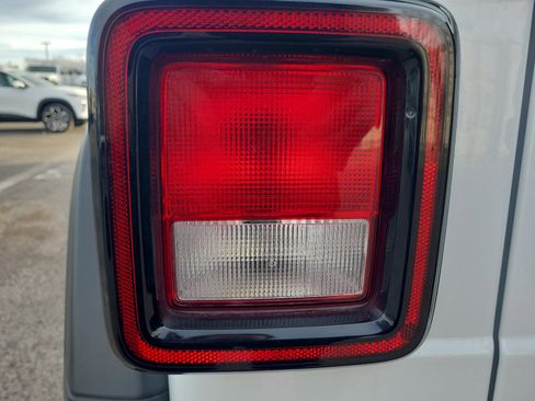 Used 2021 Jeep Wrangler Rubicon image 24