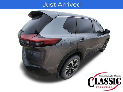 Used 2023 Nissan Rogue SV FWD image 4
