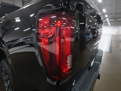Certified 2025 GMC Sierra 1500 AT4 w/ AT4 Premium Package AWD/4WD image 32