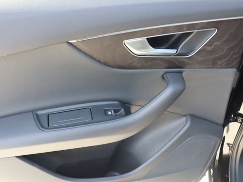 Used 2023 Audi Q7 2.0T Premium w/ Convenience Package image 11