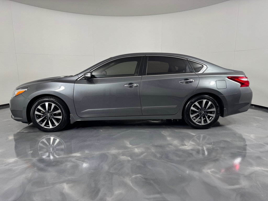 Used 2017 Nissan Altima 2.5 SV w/ Convenience Package FWD image 8