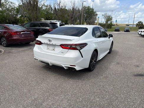 Used 2021 Toyota Camry SE image 5