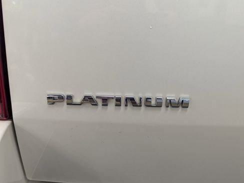 Used 2014 Cadillac Escalade Platinum image 37