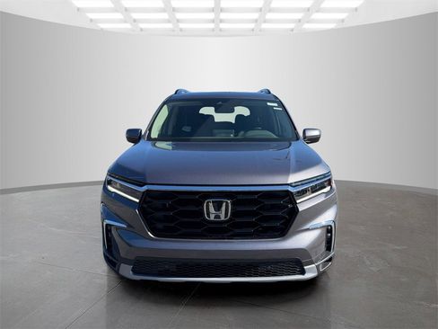 New 2025 Honda Pilot Touring image 2